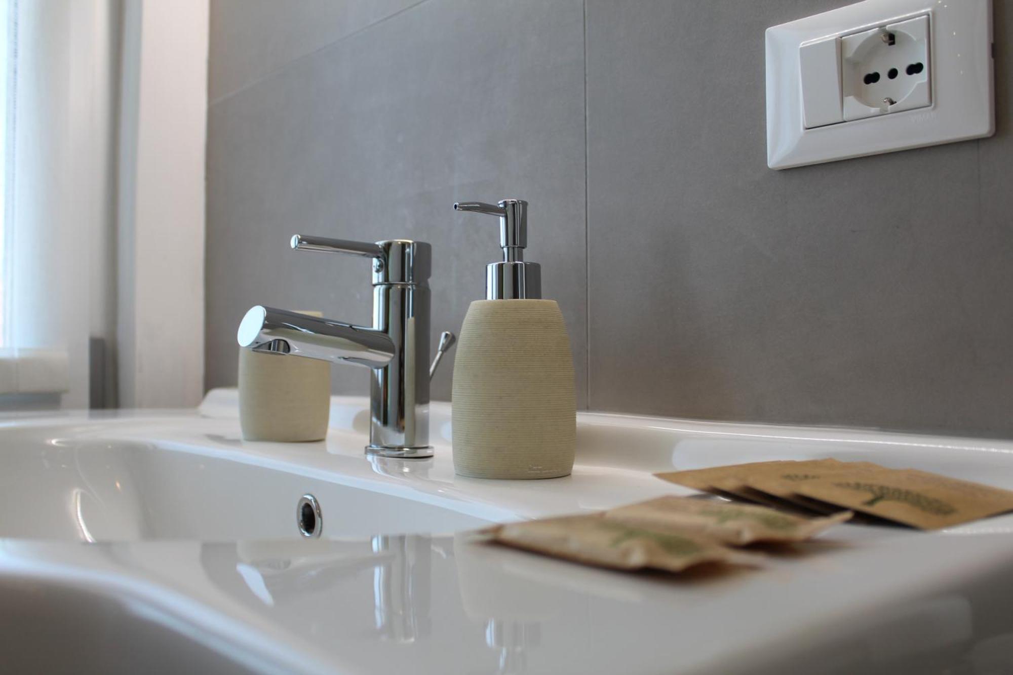 Villa Forte Salvi - Rooms เปสเคียรา เดล การ์ดา ภายนอก รูปภาพ